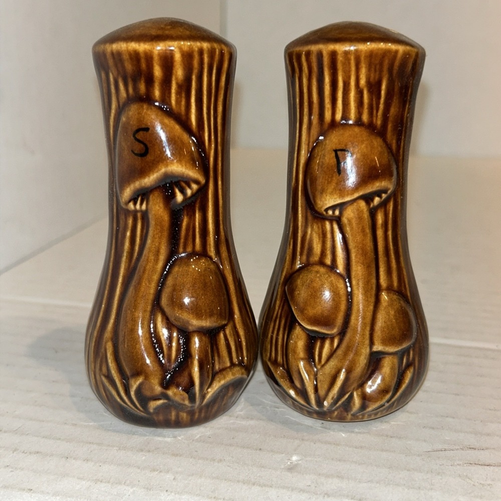 Arnels Mushroom Salt and‎ Pepper Shanker Set 4 Inch Brown Glazed